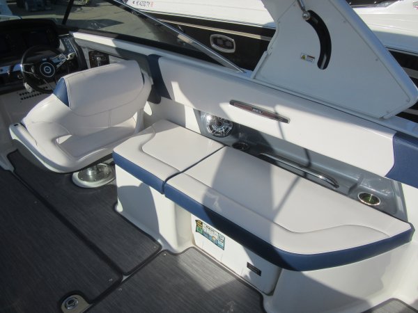 Used 2021  powered Chaparral Boat for sale